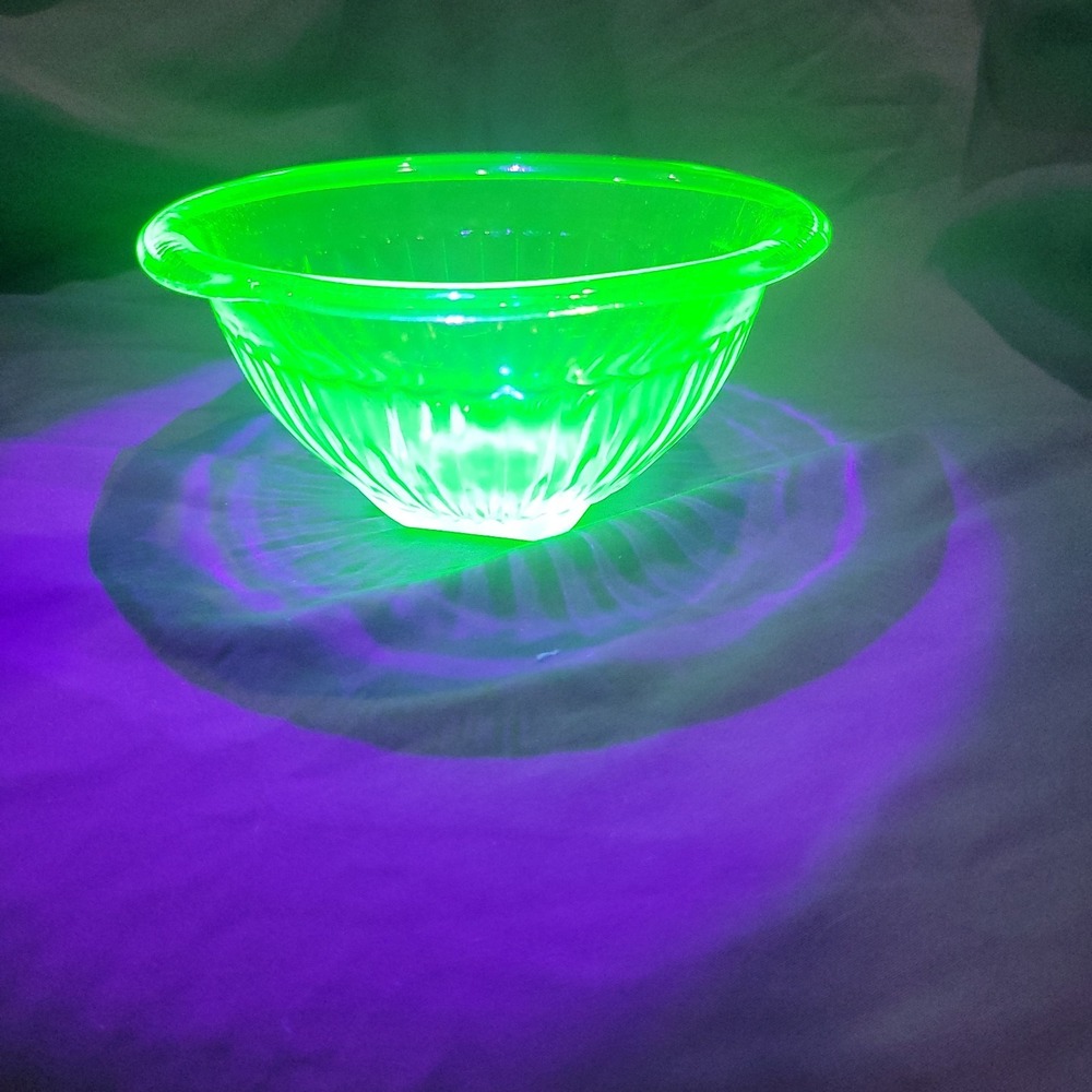 Vtg Green Vaseline Uranium Glass Turned Rim Ribbed 6 in Mixing Bowl Nesting